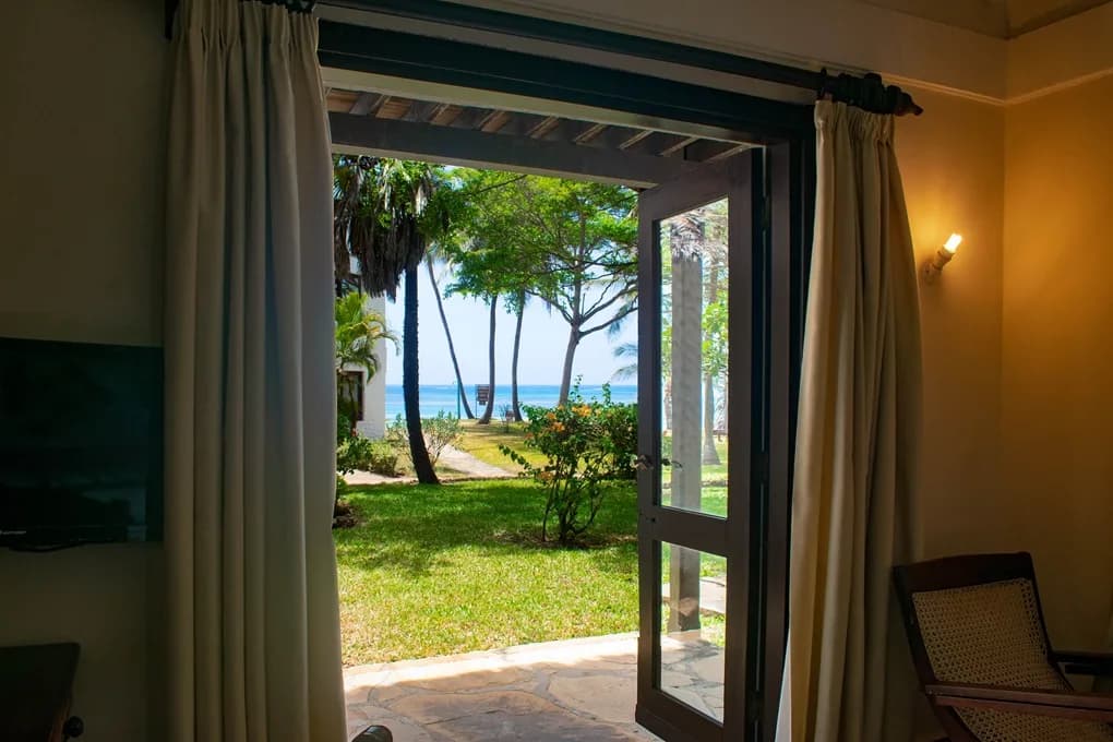 Jacaranda Indian Ocean Beach Resort — photo 2